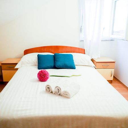 The Florens Residence Near The Beach With The Pool, Bbq And Kids Playground, Zadar Diklo Room photo