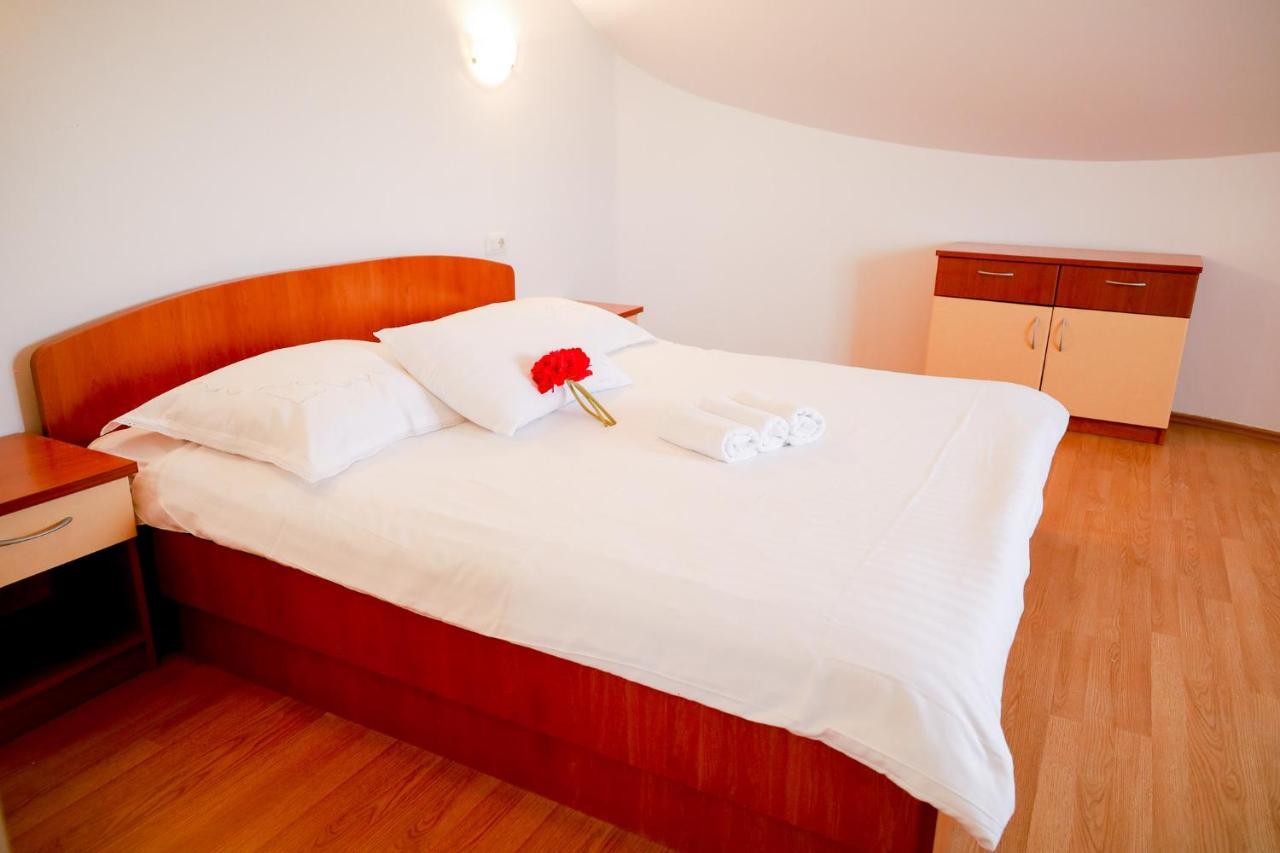 The Florens Residence Near The Beach With The Pool, Bbq And Kids Playground, Zadar Diklo Exterior photo